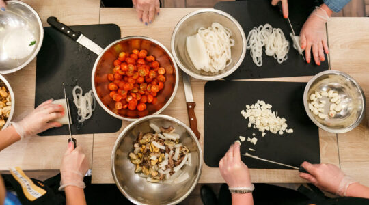 Atelier culinaire organisé lors d'un team building